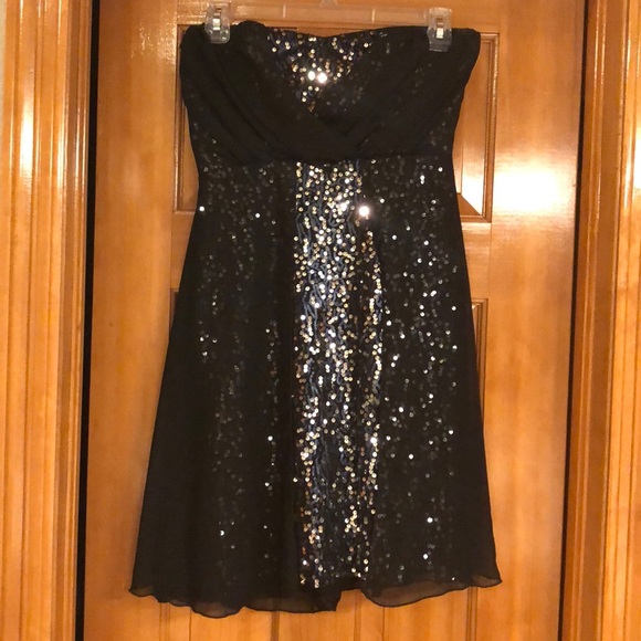 Dress - Picture 1 of 4